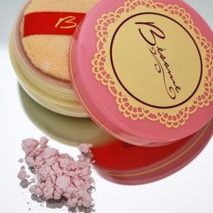 NWT Bésame Vanilla Rose Brightening Powder